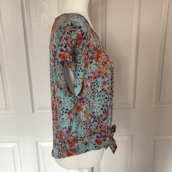 Floral top - Picture 2 of 3